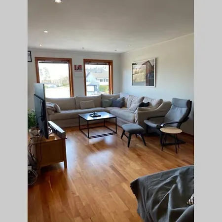 Marikollen, Spacious With Sunny Veranda קריסטיאנסאנד